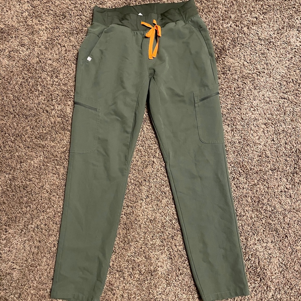 Moss Green Figs Kauro Scrub Pant